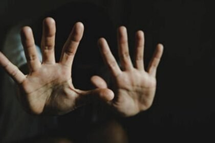 यूपी:-लखनऊ-अयोध्या-हाइवे-पर-ई-रिक्शा-में-युवती-से-दुष्कर्म-करने-की-कोशिश,-चंगुल-से-भाग-निकली-युवती