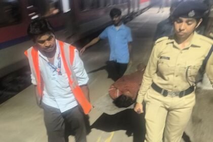 child-birth-in-train:-महाबोधि-एक्सप्रेस-में-हुआ-प्रसव,-बच्चे-का-हुआ-जन्म,-जच्चा-बच्चा-दोनों-स्वस्थ