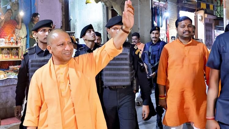 cm-yogi-visit:-रोपवे-के-स्टेशन-का-आज-निरीक्षण-करेंगे-सीएम-योगी,-बाढ़-प्रभावित-लोगों-को-बांटेंगे-राहत-सामग्री