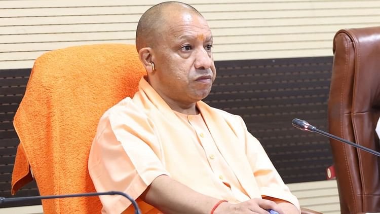 llb-छात्रों-पर-लाठी-चार्ज:-सीएम-योगी-की-कड़ी-नाराजगी,-co…कोतवाल-और-चौंकी-इंचार्ज-नपे;-शाम-तक-मांगी-रिपोर्ट
