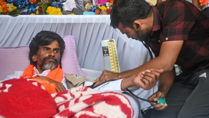 ‘हम-जीत-गए’,-मनोज-जरांगे-ने-खत्म-किया-अनशन;-जानें-सरकार-से-क्या-बात-हुई?