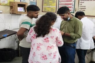 aligarh-news:-रुपये-निकालने-गई-छात्रा,-एटीएम-में-आया-करंट,-जिला-अस्पताल-में-भर्ती