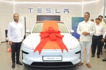 tesla-कार-की-भारत-में-हुई-पहली-डिलीवरी,-सबसे-पहले-ये-मॉडल-बिका,-जानें-किसने-खरीदी-और-कितनी-है-कीमत