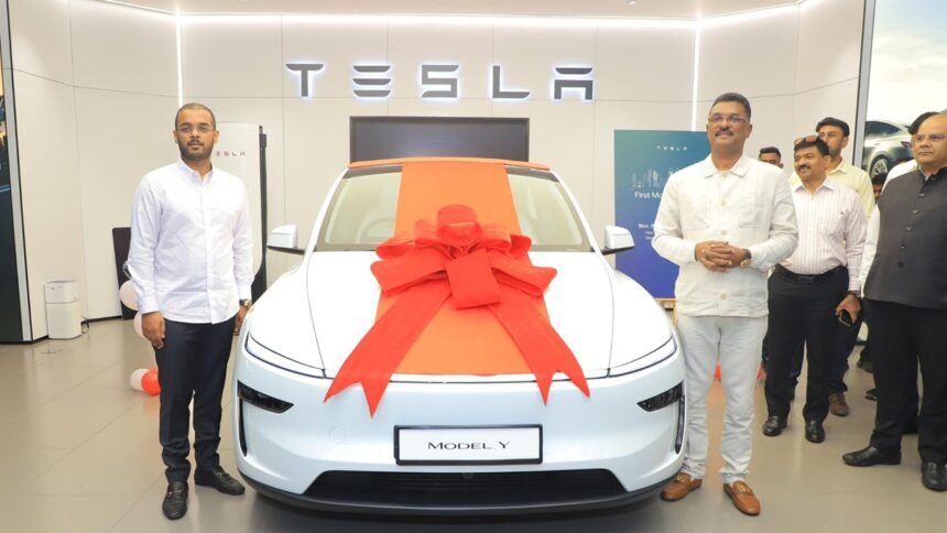 tesla-कार-की-भारत-में-हुई-पहली-डिलीवरी,-सबसे-पहले-ये-मॉडल-बिका,-जानें-किसने-खरीदी-और-कितनी-है-कीमत