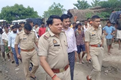 lakhimpur-kheri-news:-लखीमपुर-खीरी-में-20-लोगों-से-भरी-नाव-शारदा-नदी-में-पलटी,-बाढ़-में-बह-गए-पिता-पुत्री