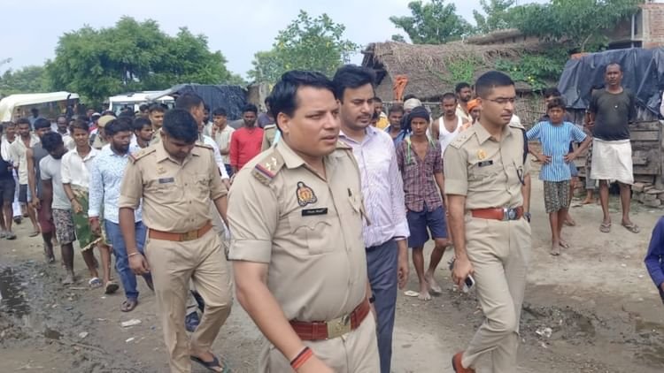 lakhimpur-kheri-news:-लखीमपुर-खीरी-में-20-लोगों-से-भरी-नाव-शारदा-नदी-में-पलटी,-बाढ़-में-बह-गए-पिता-पुत्री