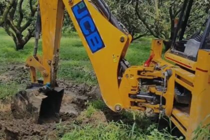 संभल-में-सपा-विधायक-इकबाल-महमूद-के-बगीचे-में-बुलडोजर-एक्शन,-साढ़े-तीन-बीघा-जमीन-से-हटवाया-अतिक्रमण