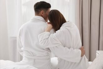 up:-घर-में-अंतरंग-थे-35-साल-की-महिला-और-17-साल-का-प्रेमी…-मासूम-ने-देखा-तो-मार-डाला;-बच्ची-ने-कही-थी-ये-बात