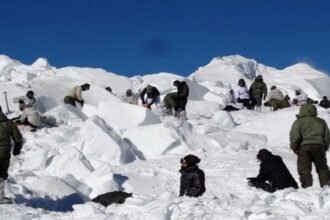 लद्दाख:-सियाचिन-ग्लेशियर-में-भीषण-हिमस्खलन-में-तीन-सैनिक-शहीद,-राहत-बचाव-कार्य-जारी