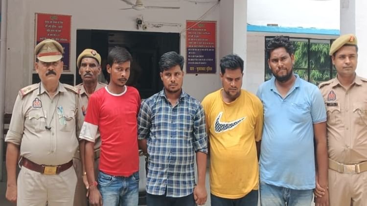 moradabad:-सरेराह-छात्राओं-से-छेड़खानी-और-फायरिंग,-चार-युवक-गिरफ्तार.-भेजे-गए-जेल,-तमंचा-भी-बरामद