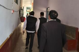 up:-सुरक्षा-के-इंतजाम-में-लगी-रही-पुलिस,-वकील-के-भेष-में-पहुंच-गया-पूर्व-विधायक,-न्यायाधीश-बोले-ये-बड़ी-चूक-है