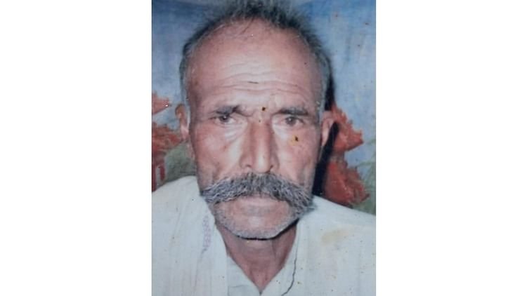 hathras:-खेत-में-पड़ा-मिला-किसान-का-लहूलुहान-शव,-धारदार-हथियार-से-हत्या,-खून-से-सना-मिला-वल्लम,-जांच-शुरू