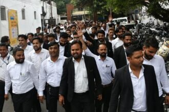 moradabad:-बार-चुनाव-में-मारपीट,-40-दिन-बाद-पांच-अधिवक्ताओं-पर-केस,-वकीलों-ने-जुलूस-निकालकर-जताया-विरोध