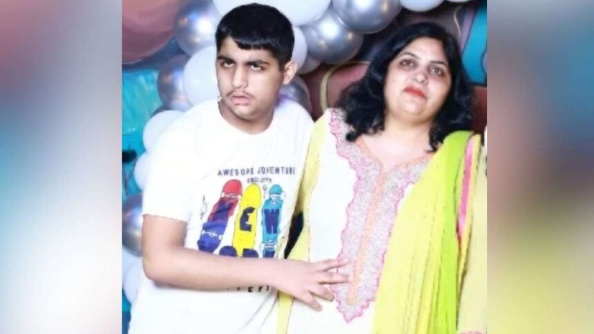 ग्रेटर-नोएडा:-मां-बेटे-ने-बिल्डिंग-के-13वें-फ्लोर-से-लगाई-छलांग,-हुई-मौत;-सुसाइड-नोट-भी-बरामद