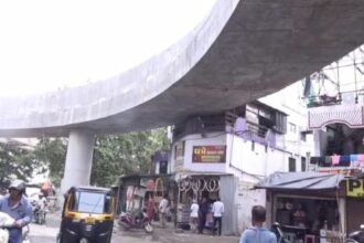 भोपाल-के-बाद-चर्चा-में-आया-नागपुर-का-फ्लाइओवर,-घर-की-बालकनी-से-गुजर-रहा-हिस्सा