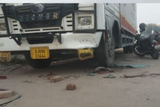 दाह-संस्कार-से-लौटते-समय-हादसा:-खड़े-ट्रेलर-से-टकराया-ऑटो,-तीन-माह-की-बच्ची-की-मौत,-छह-लोग-गंभीर-रूप-से-घायल