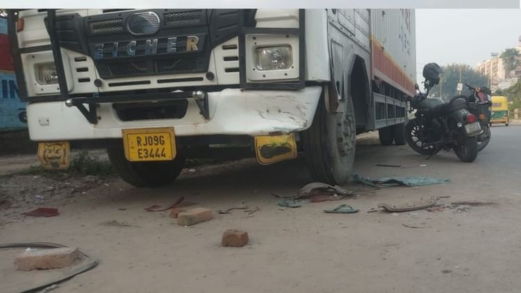 दाह-संस्कार-से-लौटते-समय-हादसा:-खड़े-ट्रेलर-से-टकराया-ऑटो,-तीन-माह-की-बच्ची-की-मौत,-छह-लोग-गंभीर-रूप-से-घायल