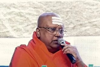 “मेरे-कमरे-में-आओ…अगर-मेरी-बात-नहीं-मानी-तो-तुम्हें-फेल-कर-दूंगा”,-छात्राओं-से-अश्लील-चैट-करता-था-चैतन्यानंद