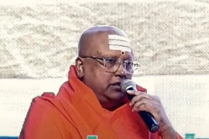 “मेरे-कमरे-में-आओ…अगर-मेरी-बात-नहीं-मानी-तो-तुम्हें-फेल-कर-दूंगा”,-छात्राओं-से-अश्लील-चैट-करता-था-चैतन्यानंद