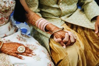 धर्म-परिवर्तन-अवैध-तो-कपल-को-शादीशुदा-नहीं-माना-जा-सकताः-इलाहाबाद-हाईकोर्ट