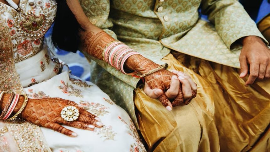 धर्म-परिवर्तन-अवैध-तो-कपल-को-शादीशुदा-नहीं-माना-जा-सकताः-इलाहाबाद-हाईकोर्ट