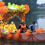 बरेली-की-रामलीला:-राम-सीता-और-लक्ष्मण-को-नाव-में-बैठाकर-पार-कराई-गंगा,-केवट-प्रसंग-का-सजीव-मंचन