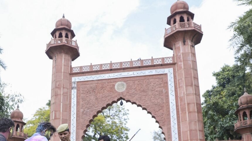 अलीगढ़-मुस्लिम-यूनिवर्सिटी-में-फलाहार-खाने-की-मांग,-रमजान-की-तरह-नवरात्रि-में-भी-विशेष-इंतजाम-चाह-रहे-हिंदू-छात्र