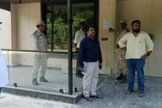 up:-कानून-का-डर-और-न-नियमों-की-परवाह…बिल्डर-ने-तोड़-दी-तीन-फ्लैटों-की-सील,-खरीदार-भी-फंस-गए