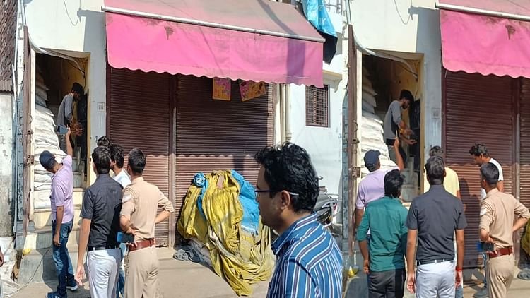 up:-आगरा-में-पान-मसाला-फर्मों-पर-जीएसटी-का-छापा,-स्टॉक-में-मिली-हेराफेरी…65-लाख-का-वसूला-जुर्माना