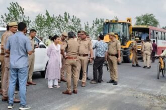 लखीमपुर-खीरी-में-भीषण-हादसा:-रोडवेज-बस-और-वैन-की-टक्कर-से-मासूम-समेत-पांच-की-मौत,-नौ-लोग-गंभीर-घायल