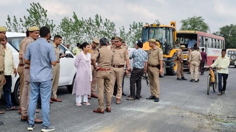 लखीमपुर-खीरी-में-भीषण-हादसा:-रोडवेज-बस-और-वैन-की-टक्कर-से-मासूम-समेत-पांच-की-मौत,-नौ-लोग-गंभीर-घायल