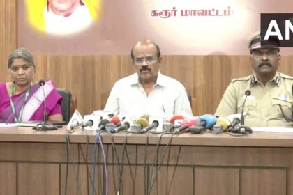 करूर-हादसे-में-40-मौतों-के-बाद-अस्पताल-में-बनाई-गई-हेल्प-डेस्क,-जिला-कलेक्टर-ने-दी-जानकारी