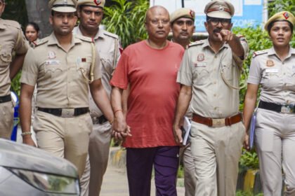 पुलिस-हिरासत-के-पहले-दिन-चैतन्यानंद-सरस्वती-ने-की-फ्रूट्स-की-डिमांड,-पूछताछ-में-नहीं-कर-रहा-सहयोग