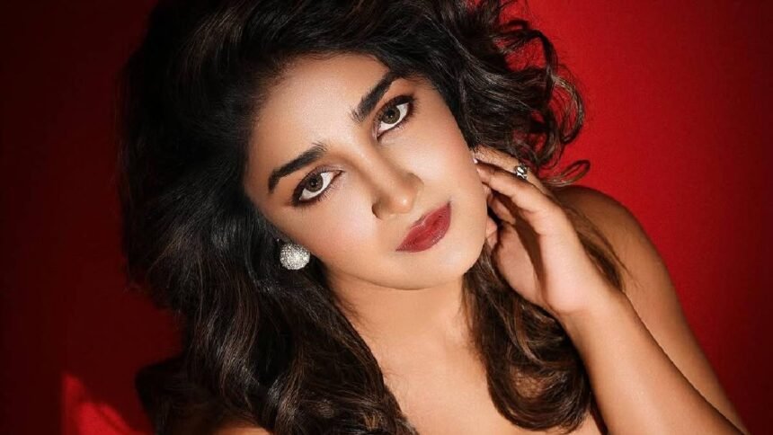 ‘निर्वस्त्र-वीडियो-बनाने-की-कोशिश-की’,-फेमस-एक्ट्रेस-पर-नौकरानी-ने-लगाया-आरोप,-बोली-कुत्तों-की-तरह-ट्रीट-किया