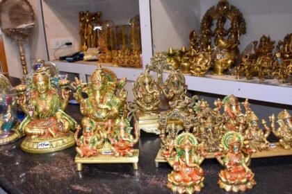 दीपावली-पर-ऑर्डर-पूरी-करने-की-तैयारी:-अलीगढ़-की-मूर्तियों-की-विदेश-में-मांग,-150-करोड़-पहुंचेगा-कारोब