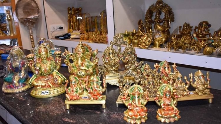 दीपावली-पर-ऑर्डर-पूरी-करने-की-तैयारी:-अलीगढ़-की-मूर्तियों-की-विदेश-में-मांग,-150-करोड़-पहुंचेगा-कारोब