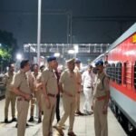 aligarh:-इटावा-में-बिगड़ी-बच्चे-की-तबीयत,-अलीगढ़-में-रोकी-ट्रेन,-मौत-पर-हंगामा,-15-मिनट-वक-खड़ी-रही-ट्रेन