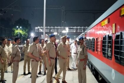 aligarh:-इटावा-में-बिगड़ी-बच्चे-की-तबीयत,-अलीगढ़-में-रोकी-ट्रेन,-मौत-पर-हंगामा,-15-मिनट-वक-खड़ी-रही-ट्रेन