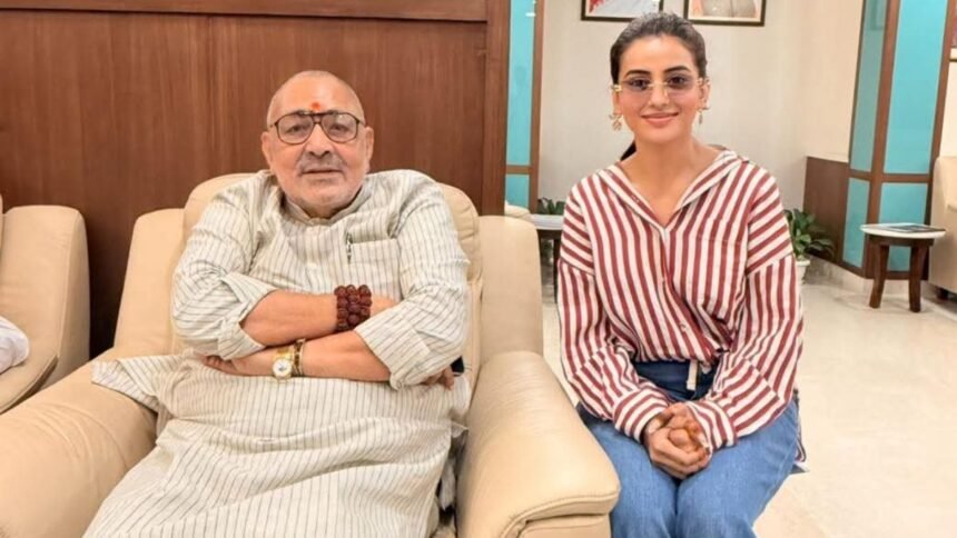 बिहार:-क्या-भोजपुरी-स्टार-अक्षरा-सिंह-भी-लड़ेंगी-विधानसभा-चुनाव?-गिरिराज-सिंह-से-मुलाकात-के-बाद-चर्चाओं-का-दौर-शुरू