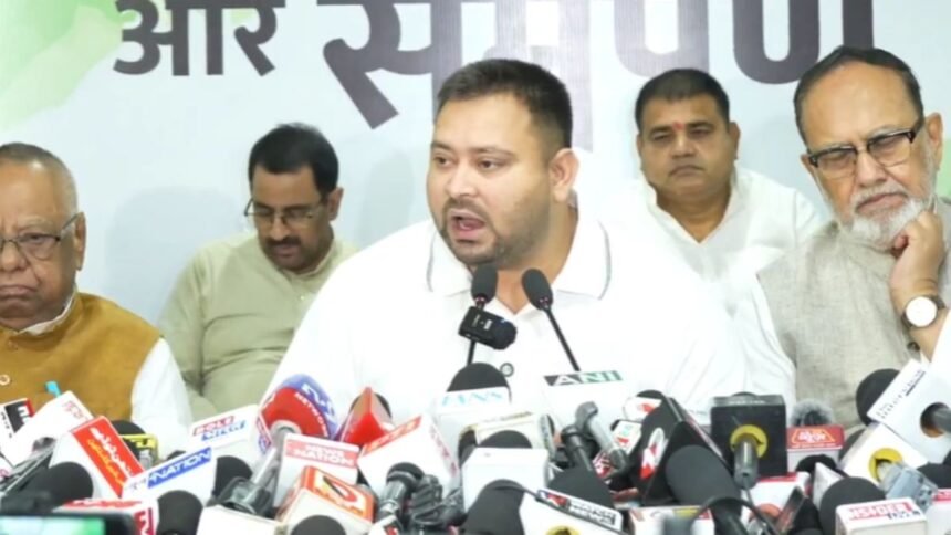 तेजस्वी-ने-किया-‘हर-घर-सरकारी-नौकरी’-का-वादा,-कहा-सरकार-बनते-ही-20-दिनों-में-बनाएंगे-अधिनियम