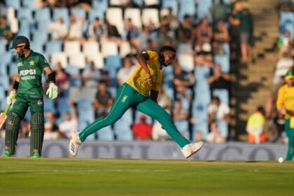 पाकिस्तान-पहुंचते-ही-टीम-को-लगा-तगड़ा-झटका,-पूरे-दौरे-से-बाहर-हुआ-तेज-गेंदबाज