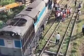 up:-हापुड़-रेलवे-स्टेशन-पर-ट्रेन-इंजन-पटरी-से-उतरा,-ट्रेनों-के-संचालन-पर-कोई-असर-नहीं