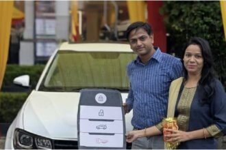 bareilly-news:-गहनों-से-आगे-बढ़ा-प्यार,-करवाचौथ-पर-महिलाओं-को-तोहफे-में-मिली-स्कूटी-और-कार