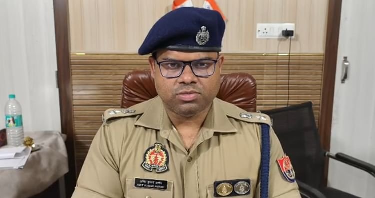 अमरोहा:-अवैध-खनन-कराने-में-मुनव्वरपुर-चौकी-इंचार्ज-समेत-छह-पुलिसकर्मी-निलंबित,-देहात-इंस्पेक्टर-लाइन-हाजिर