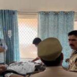पीलीभीत-में-बड़ी-वारदात:-कोर्ट-परिसर-में-अधिवक्ता-पर-धारदार-हथियार-से-हमला,-दरोगा-भी-घायल;-दो-आरोपी-गिरफ्तार