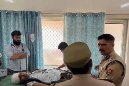 पीलीभीत-में-बड़ी-वारदात:-कोर्ट-परिसर-में-अधिवक्ता-पर-धारदार-हथियार-से-हमला,-दरोगा-भी-घायल;-दो-आरोपी-गिरफ्तार