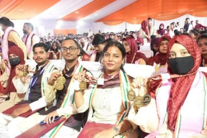 भाषा-विवि-:-किसान-व-फैशन-डिजाइनर-के-बच्चों-को-मिले-तीन-तीन-स्वर्ण-पदक,-छात्राओं-को-146-में-से-99-मेडल