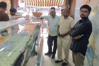 diwali-2025:-मिलावट-का-खेल-हुआ-तेज,-काजू-की-बर्फी-में-मूंगफली,-चांदी-के-वरक-में-एल्युमिनियम-की-मिलावट