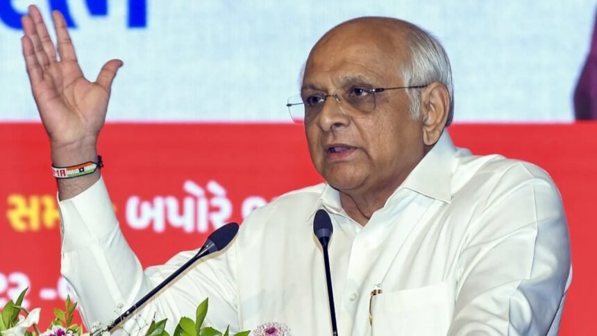 गुजरात-में-भाजपा-के-सभी-मंत्रियों-ने-दे-दिया-इस्तीफा,-जानें-क्यों-लिया-गया-ये-फैसला