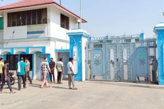 संभल-मीट-फैक्टरी-में-छापा:-मदरसे-में-छिपाए-दस्तावेज.-दिल्ली-में-संचालक,-टीम-ने-खतरनाक-हालात-में-की-कार्रवाई